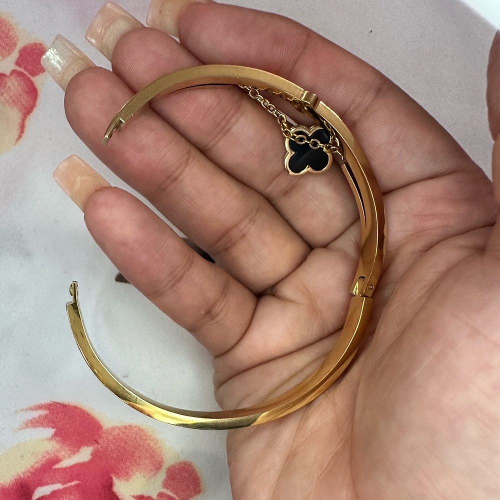 14K Gold plated bangle - Picture 4 of 8